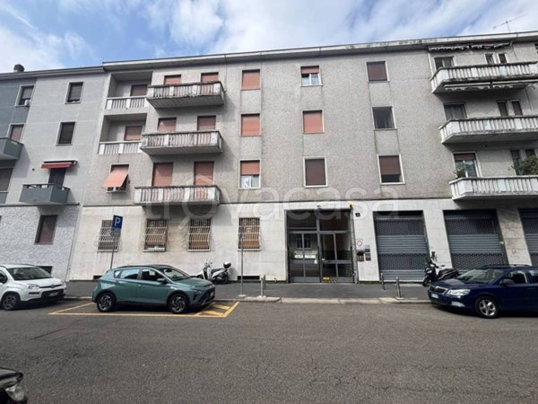 ufficio in vendita a Milano in zona Famagosta