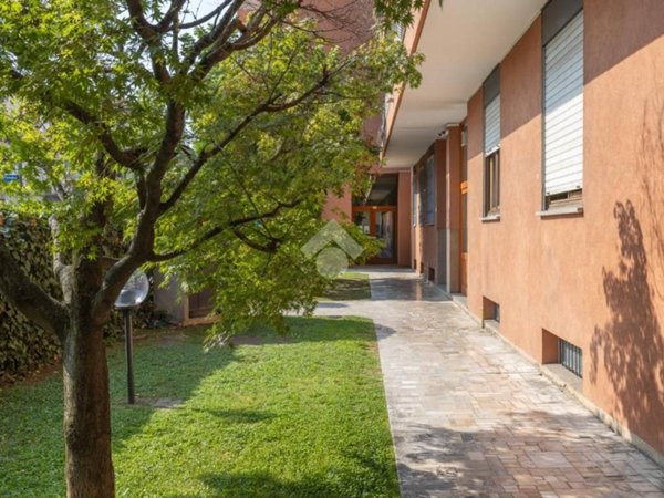 appartamento in vendita a Milano in zona Segnano