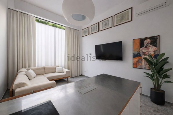 appartamento in vendita a Milano in zona Isola