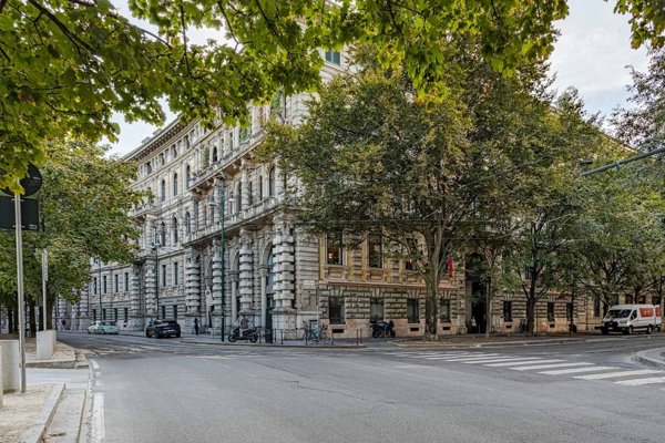 appartamento in vendita a Milano in zona Sant'Ambrogio