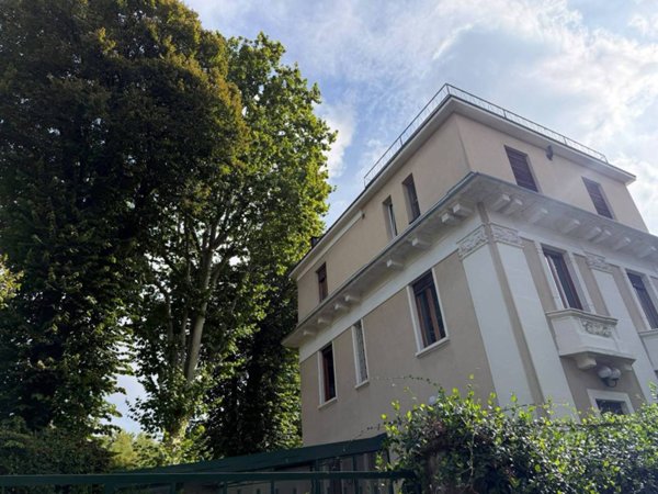 casa indipendente in vendita a Milano in zona Casoretto
