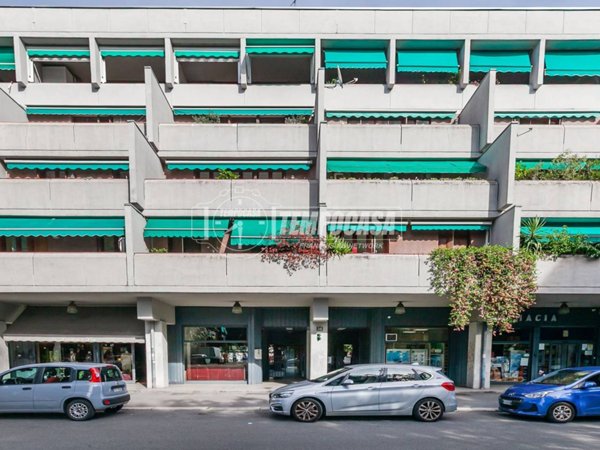 ufficio in vendita a Milano in zona Montalbino