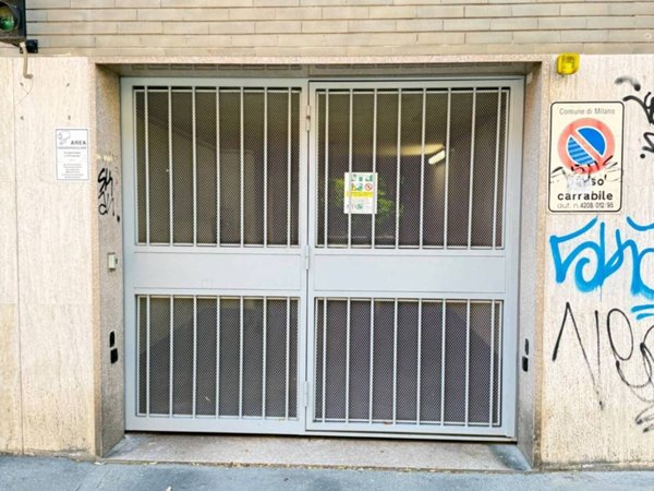 box auto in vendita a Milano in zona Bocconi