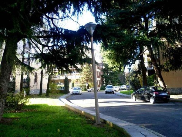 appartamento in vendita a Milano in zona Villaggio dei Giornalisti