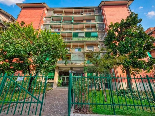 appartamento in vendita a Milano in zona Barona