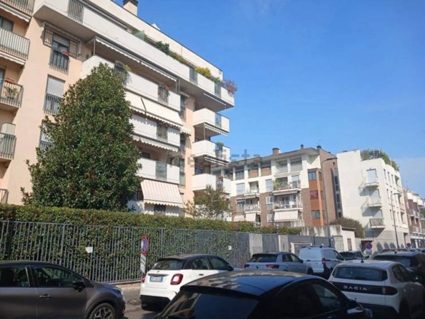 appartamento in vendita a Milano in zona Gorla
