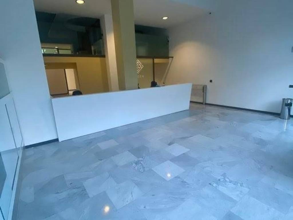 ufficio in vendita a Milano in zona Guastalla