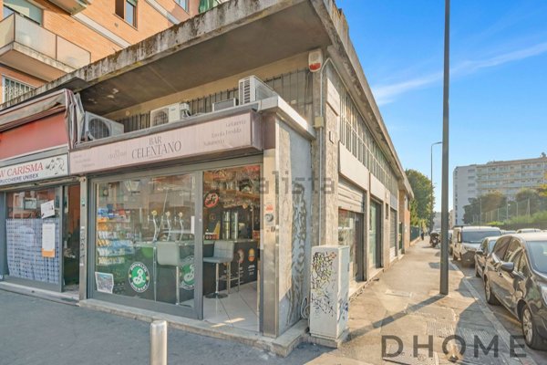 locale commerciale in vendita a Milano in zona Crescenzago