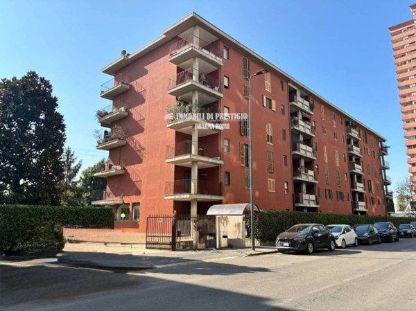 appartamento in vendita a Milano in zona Adriano