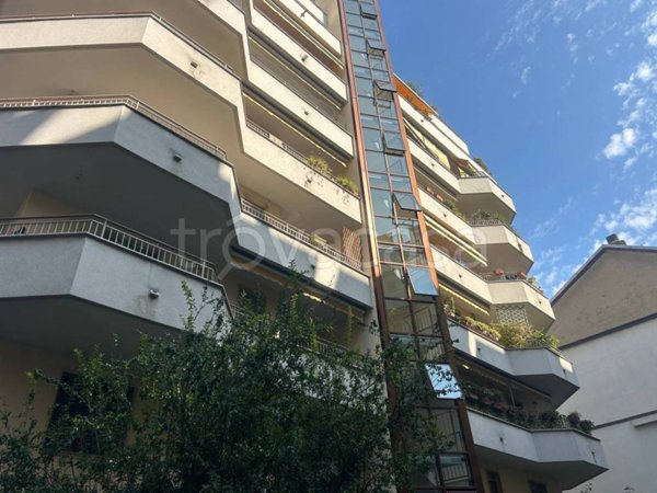 appartamento in vendita a Milano in zona Corsica