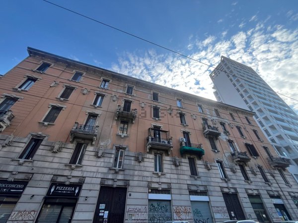appartamento in vendita a Milano in zona Lorenteggio