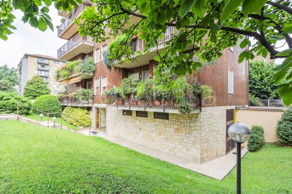 appartamento in vendita a Milano in zona Feltre