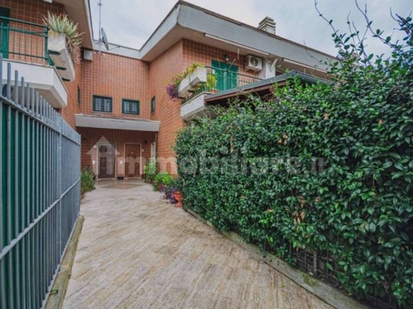 casa indipendente in vendita a Milano in zona Crescenzago