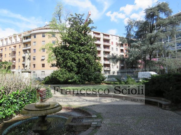 appartamento in vendita a Milano in zona Guastalla