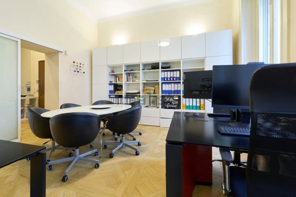 ufficio in vendita a Milano in zona Guastalla