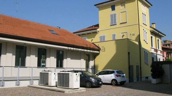 locale commerciale in vendita a Milano in zona Precotto