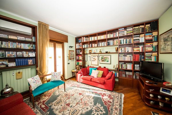 appartamento in vendita a Milano in zona Bullona