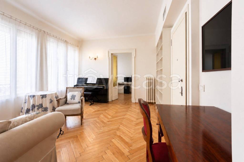 appartamento in vendita a Milano in zona Sant'Ambrogio