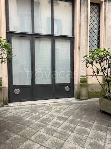 appartamento in vendita a Milano in zona Guastalla