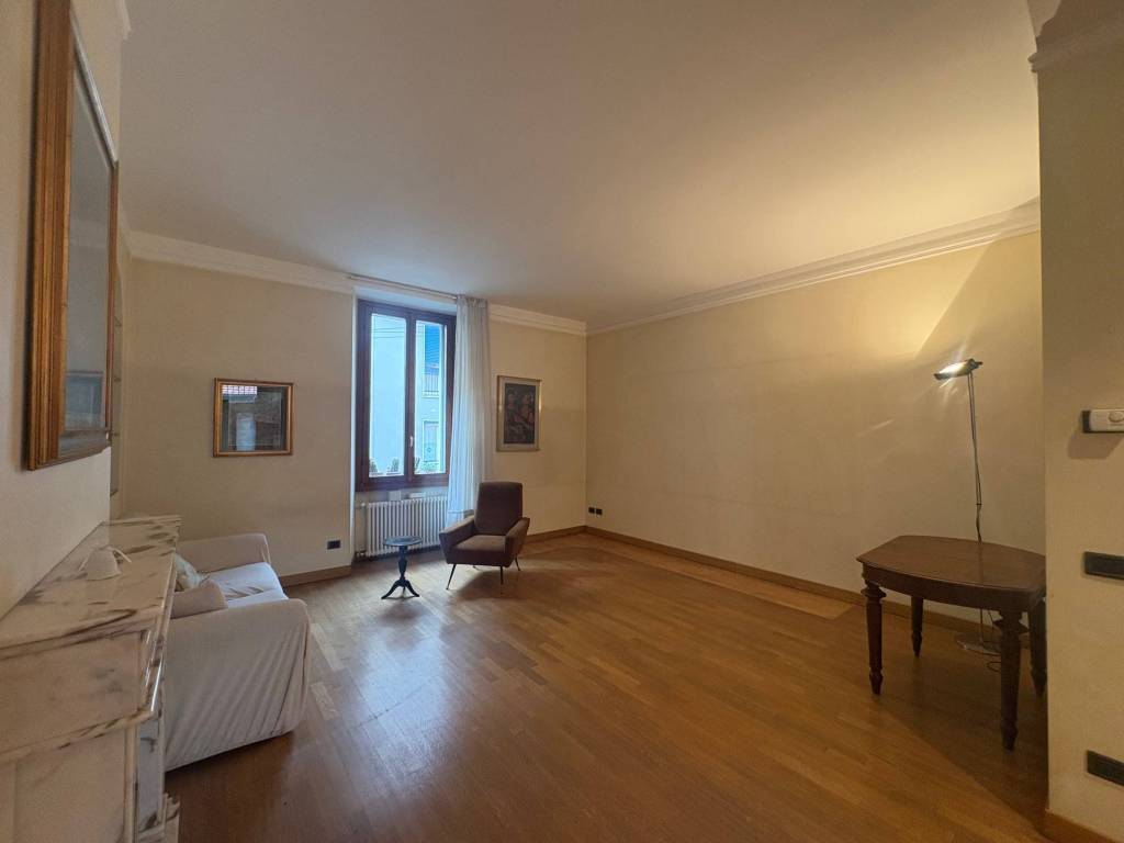 appartamento in vendita a Milano in zona Paolo Sarpi