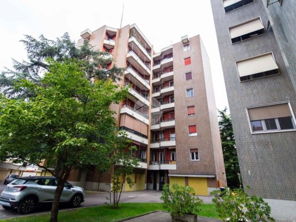 appartamento in vendita a Milano in zona Baggio