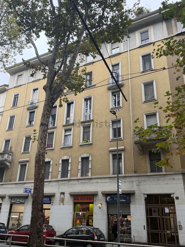 appartamento in vendita a Milano in zona Lorenteggio