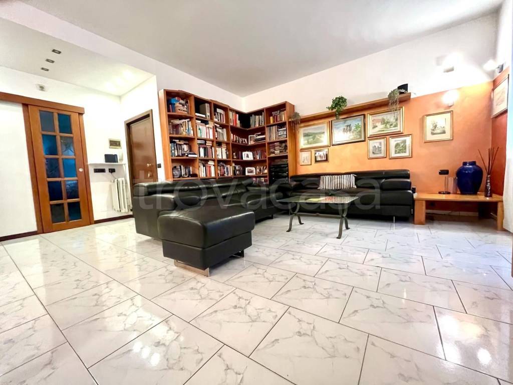 appartamento in vendita a Milano in zona Forlanini