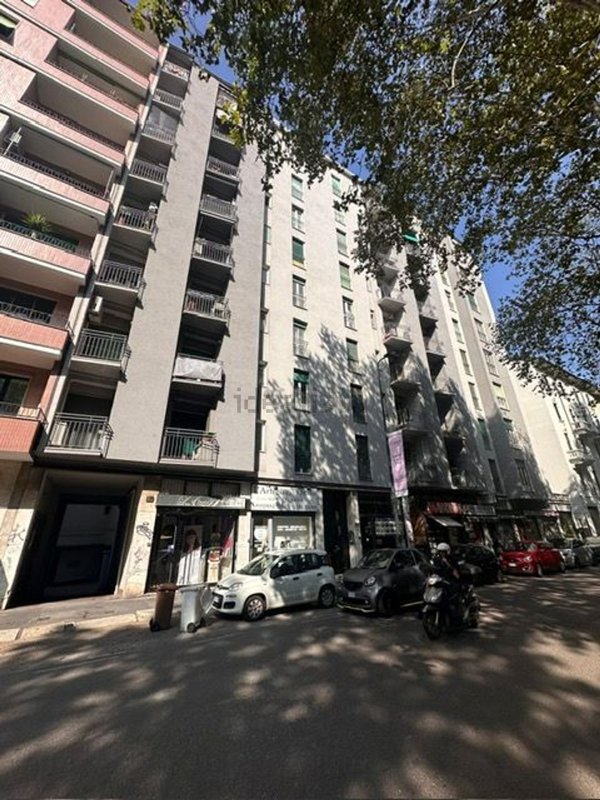 ufficio in vendita a Milano in zona Piazzale Lodi