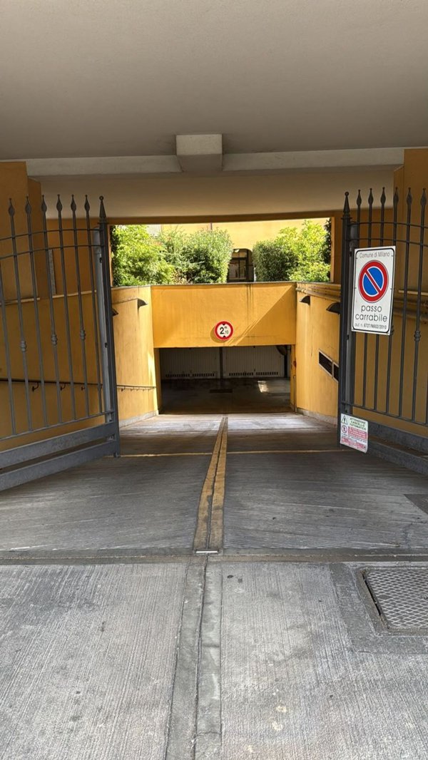 box auto in vendita a Milano in zona Muggiano
