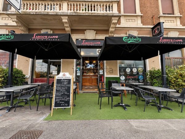 locale commerciale in vendita a Milano in zona Città Studi