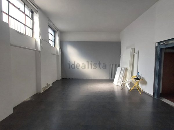 locale commerciale in vendita a Milano in zona Corsica