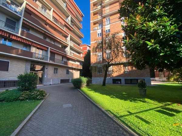 ufficio in vendita a Milano in zona Città Studi