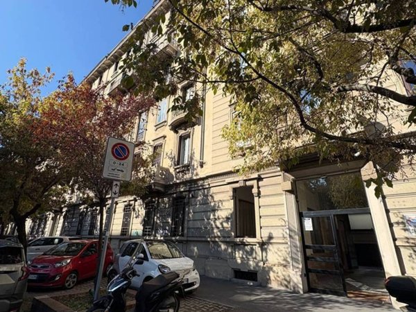 appartamento in vendita a Milano in zona Guastalla