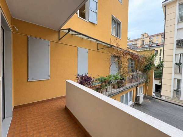 appartamento in vendita a Milano in zona Corsica