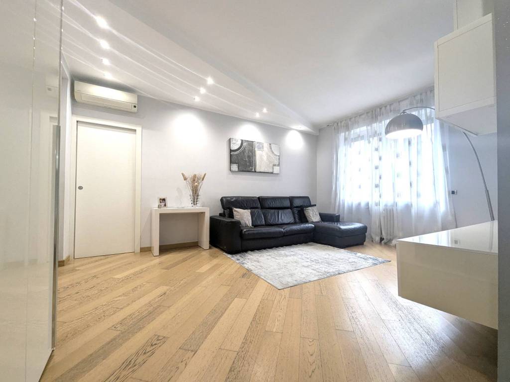 appartamento in vendita a Milano in zona Porta Vittoria