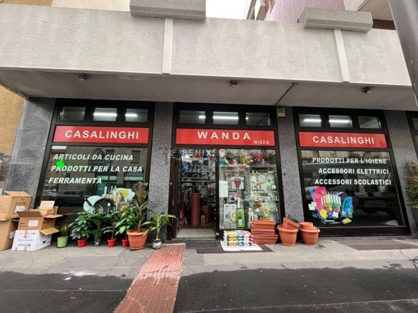 locale commerciale in vendita a Milano