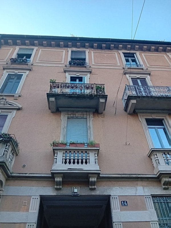 ufficio in vendita a Milano in zona Guastalla