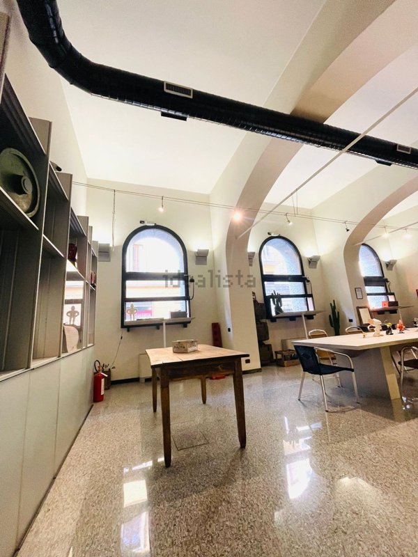 ufficio in vendita a Milano in zona Sant'Ambrogio