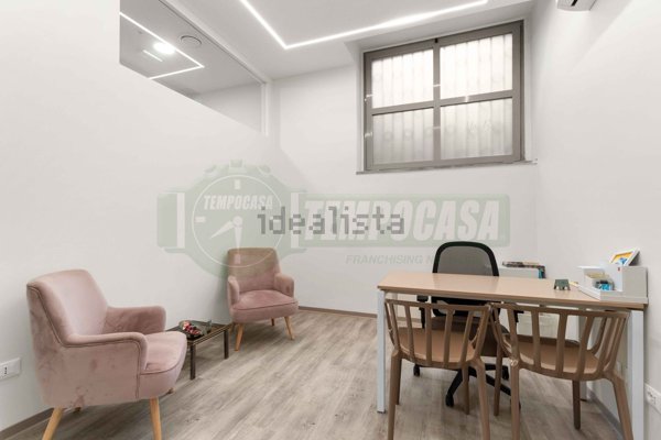 ufficio in vendita a Milano in zona Vigentino