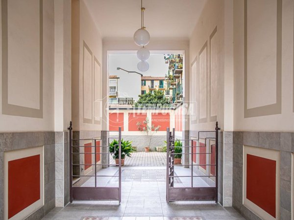 appartamento in vendita a Milano in zona Famagosta
