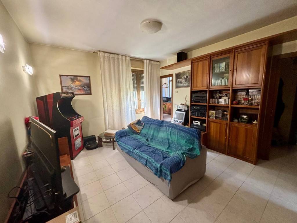appartamento in vendita a Milano in zona Baggio