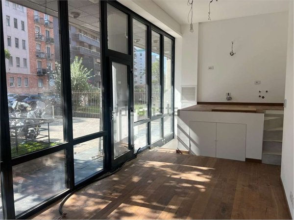 ufficio in vendita a Milano in zona Porta Romana