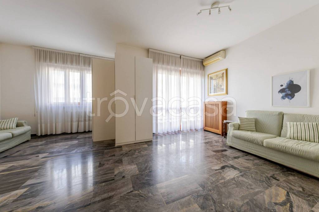 appartamento in vendita a Milano in zona Vigentino