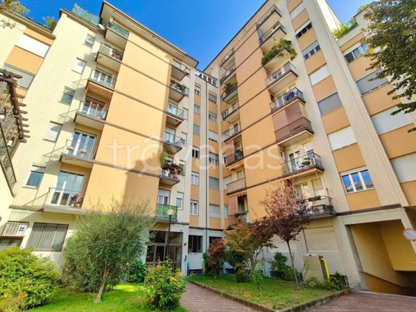 appartamento in vendita a Milano in zona Stadera