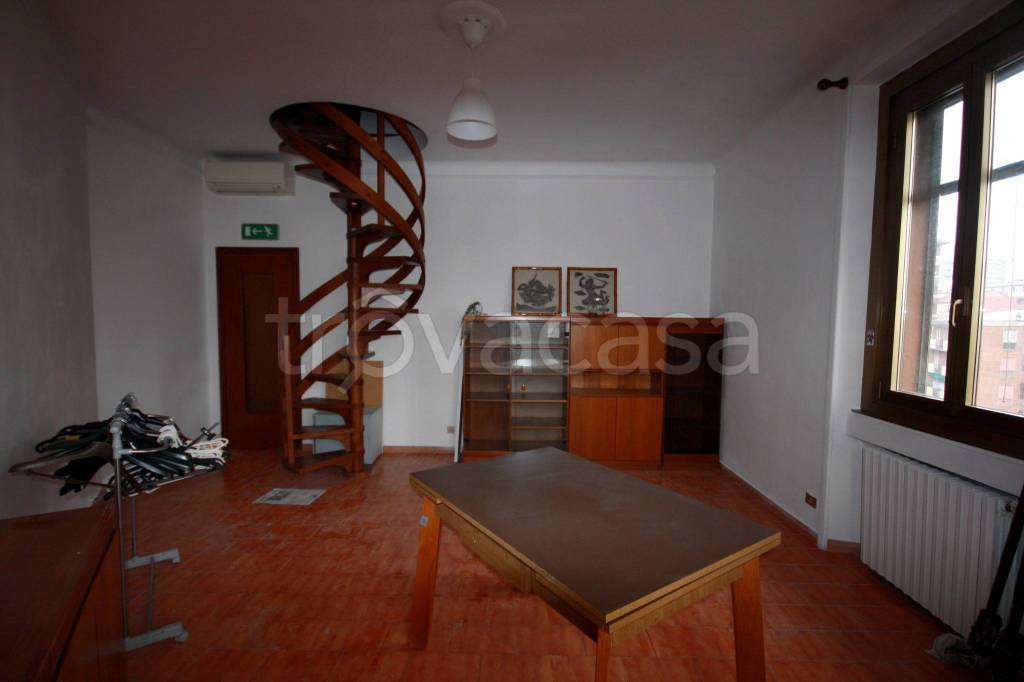 appartamento in vendita a Milano in zona Corvetto