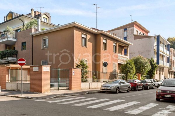 casa indipendente in vendita a Milano in zona Precotto