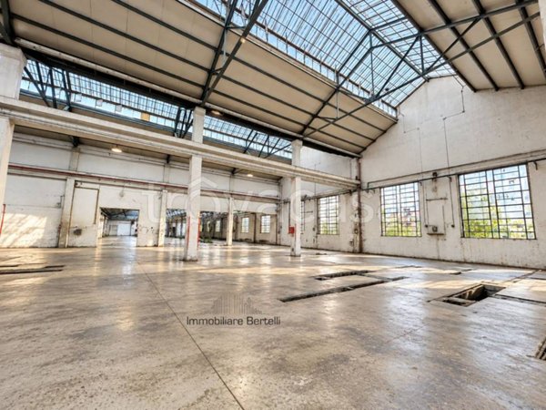 locale commerciale in vendita a Milano in zona Ortica