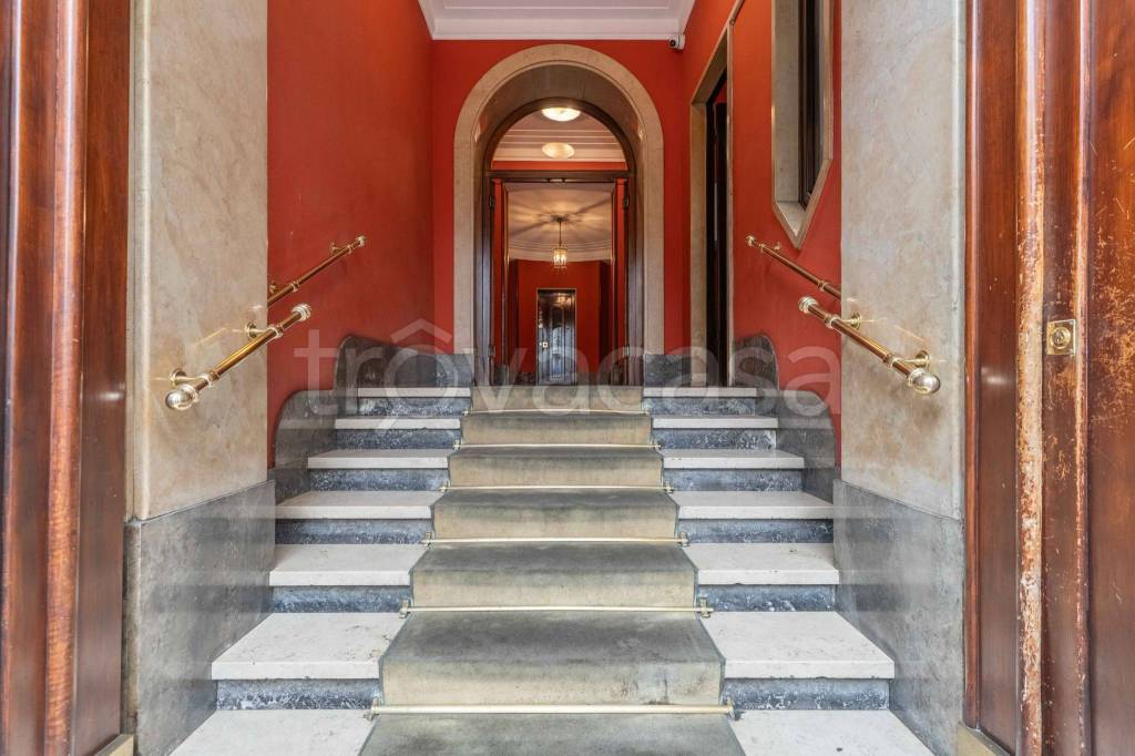 appartamento in vendita a Milano in zona Bocconi