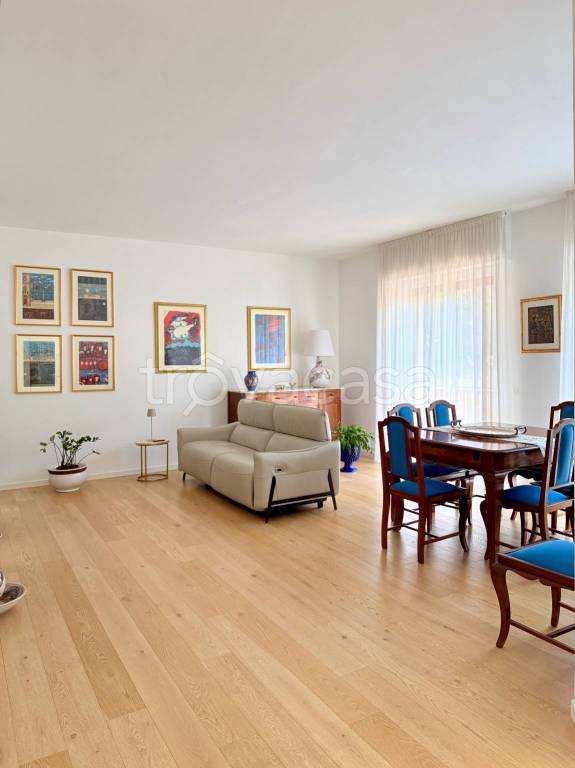 appartamento in vendita a Milano in zona Lorenteggio