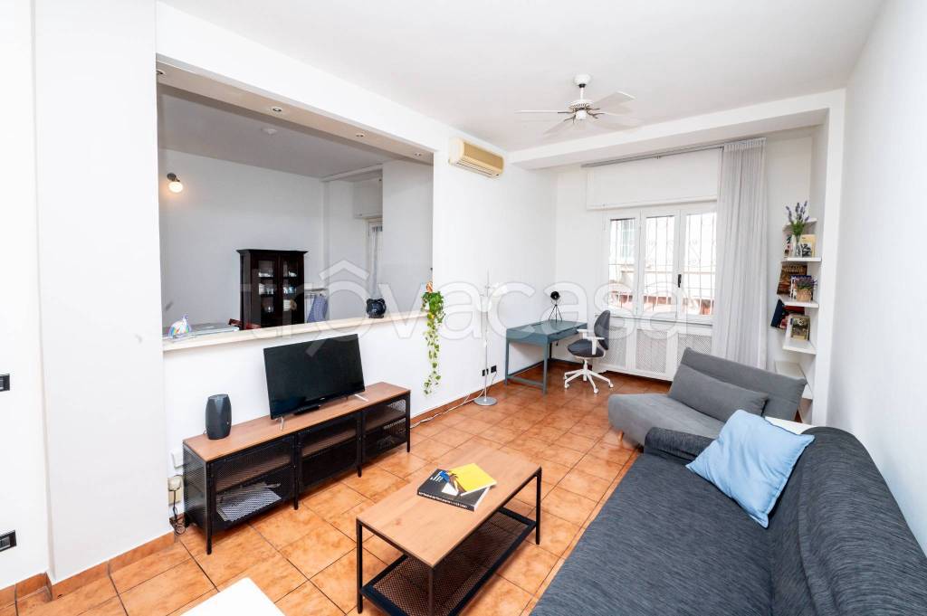 appartamento in vendita a Milano in zona De Angeli